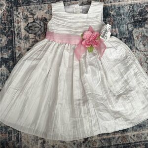 Perfectly Dressed White Sleeveless Dress